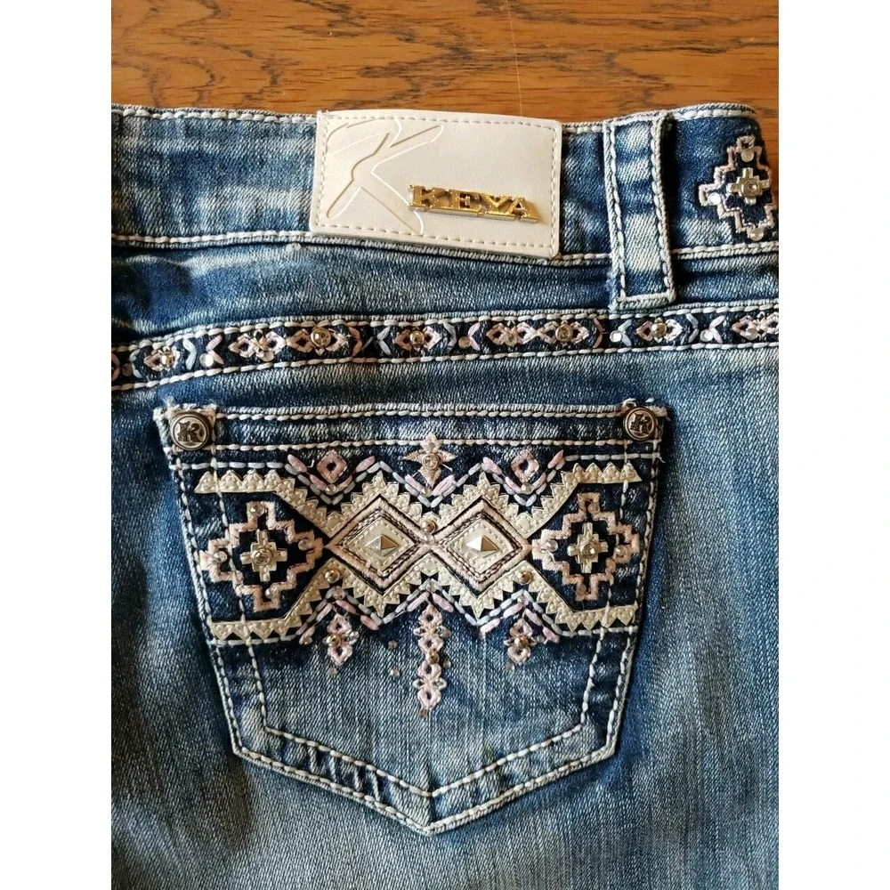 Sz 15 Jr Keya USA Women Easy Fit  Rhinestones Embroidered Cuff Capri Jean EUC - Picture 5 of 11